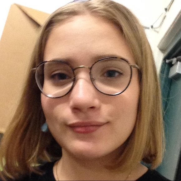 Meet your Posher, Madison - Picture 1 of 1